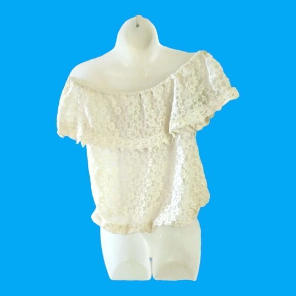 $$CHARLOTTE RUSSE Vintage Off the Shoulder Floral Lace TOP Size Medium CREAM - Picture 1 of 5